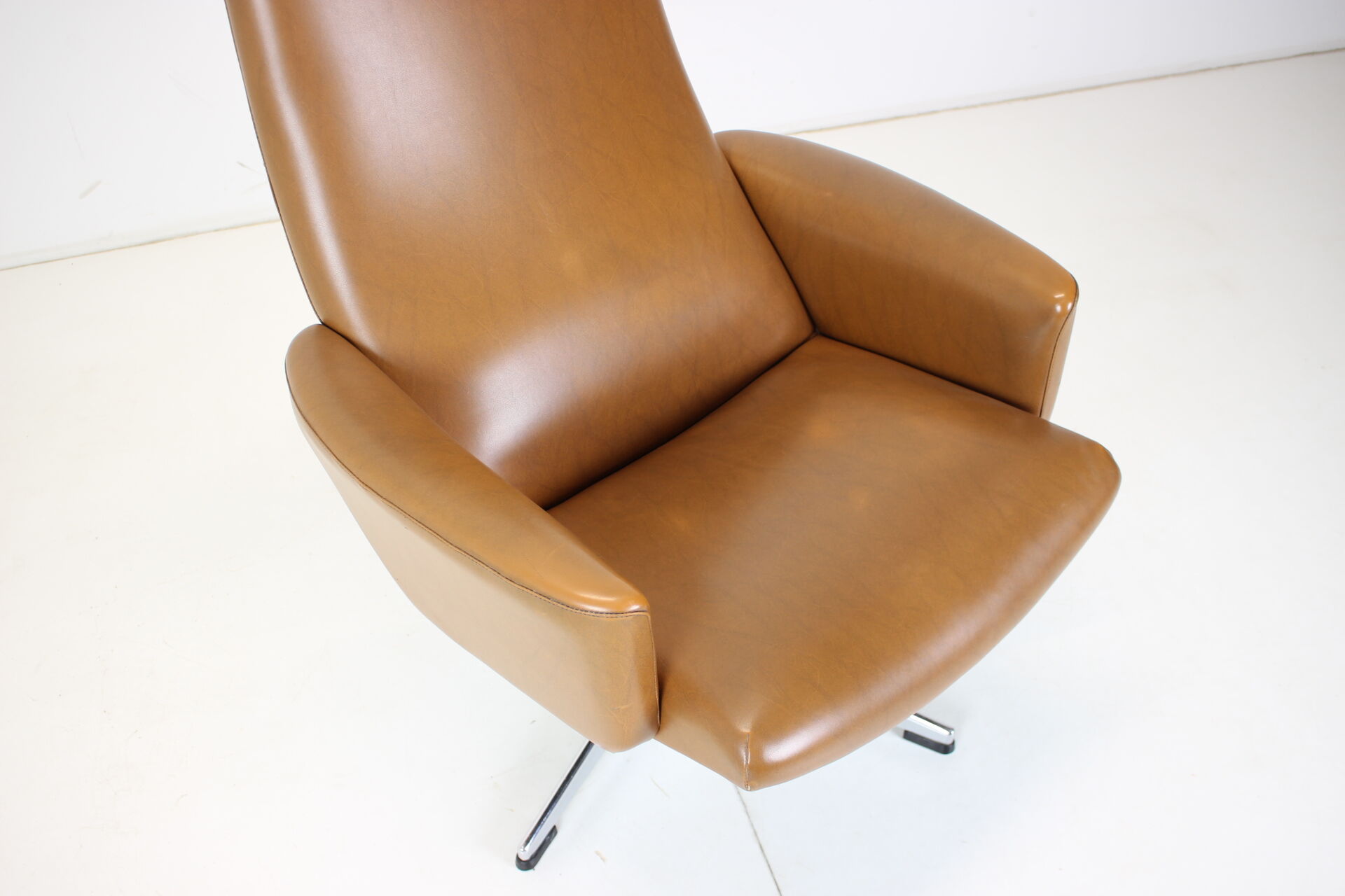Midcentury Scandinavian Swivel Armchair, 1960s