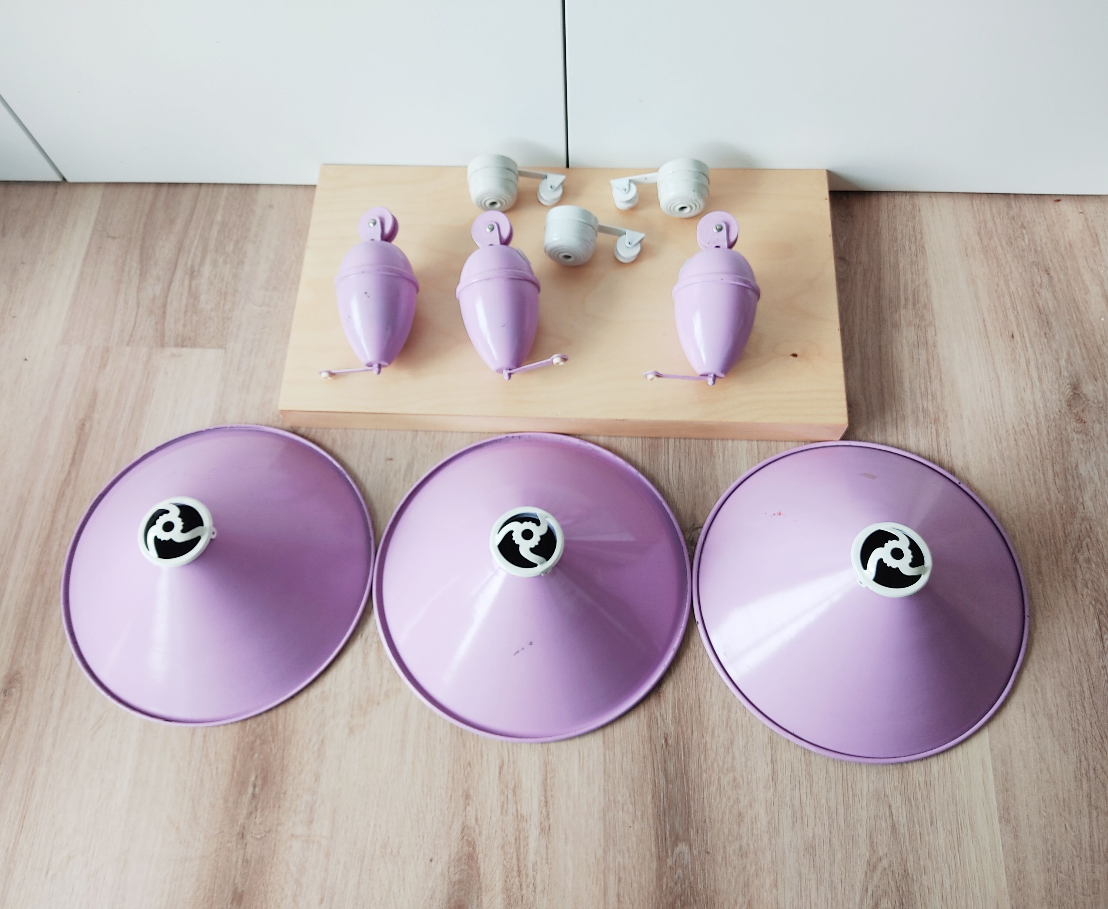 Set of 3 Purple enamelled lampshades and balance system