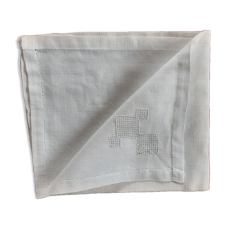 Placemat in white cotton thread embroidered hand and openwork. 50s.