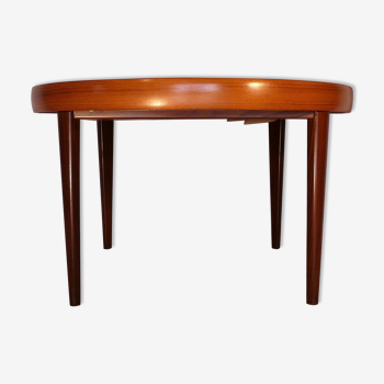 Scandinavian vintage extendable round table