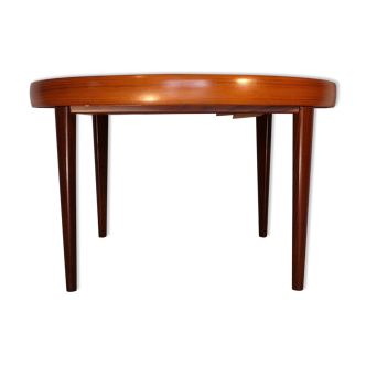 Scandinavian vintage extendable round table