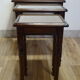 tables gigognes, en bois et cuir
