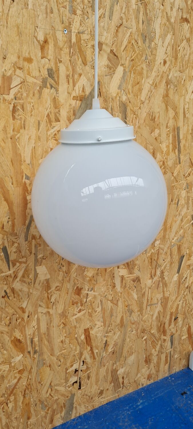 White opaline suspension