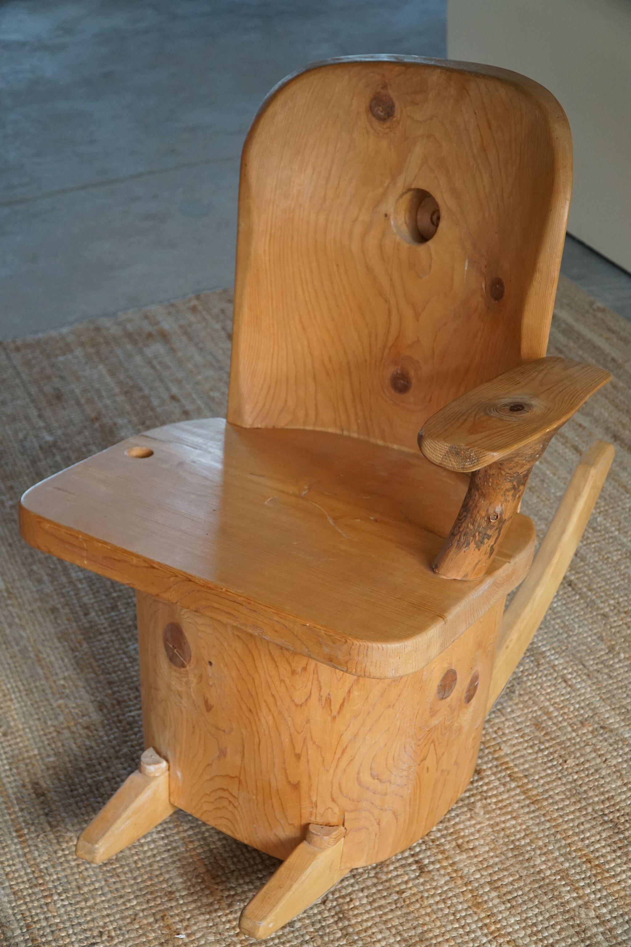 Unique sculptural rocking chair by the Finnish Matti Martikka in solid pine, 1960s.