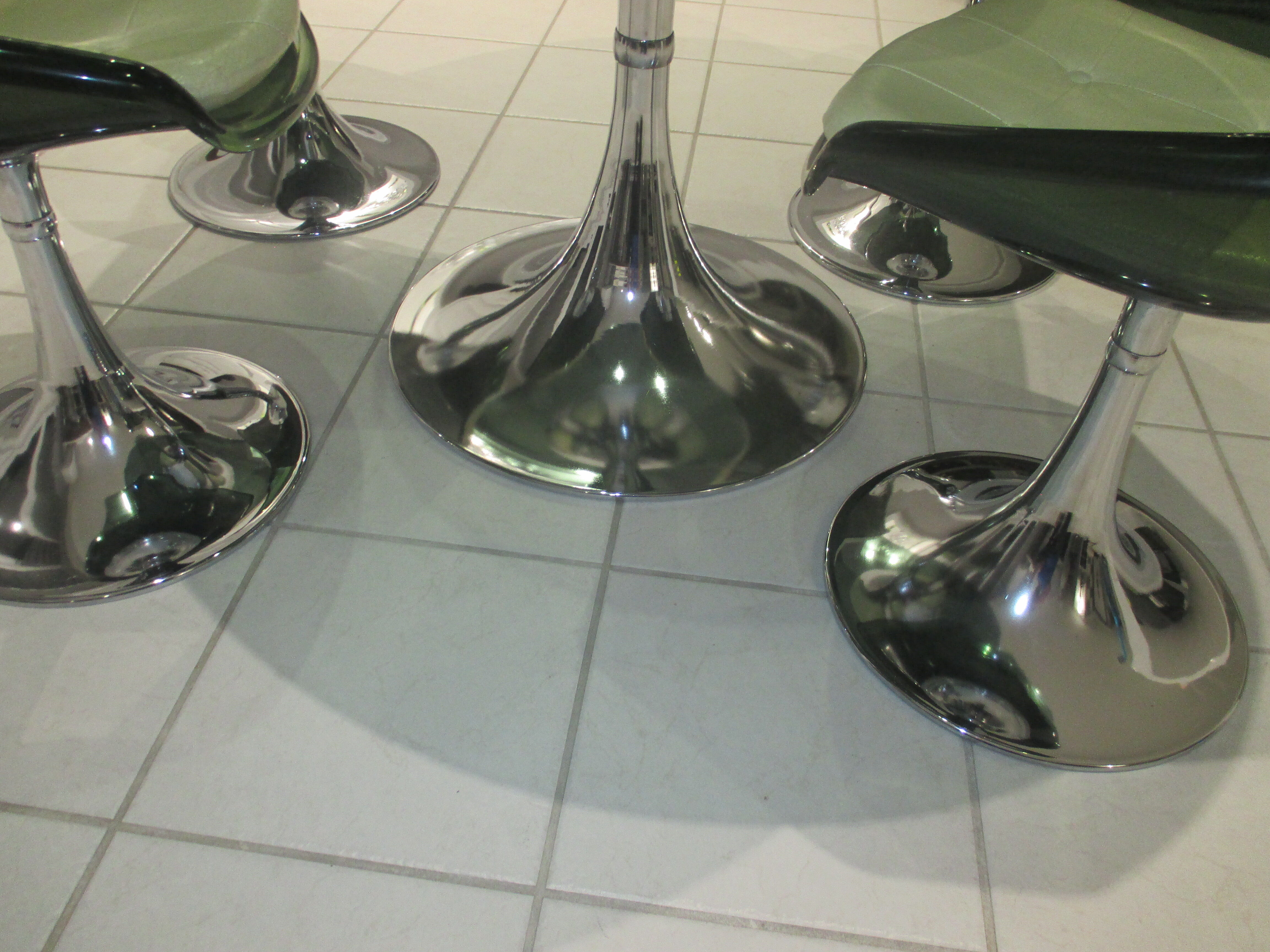 Ensemble table et 6 chaises tulipe Roche Bobois 1970