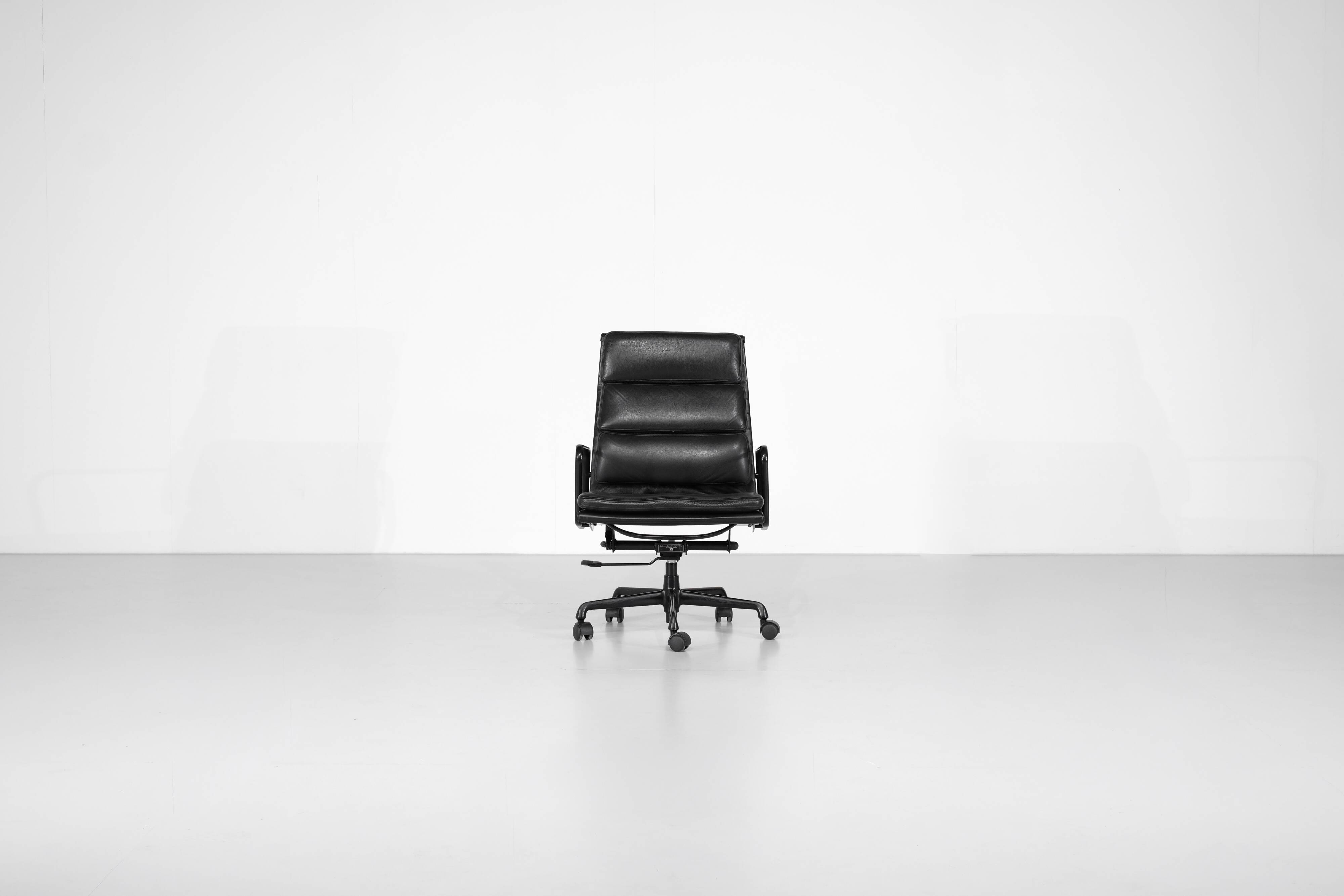 Soft Pad Chair "EA 219" Charles Ray Eames, USA 1969.