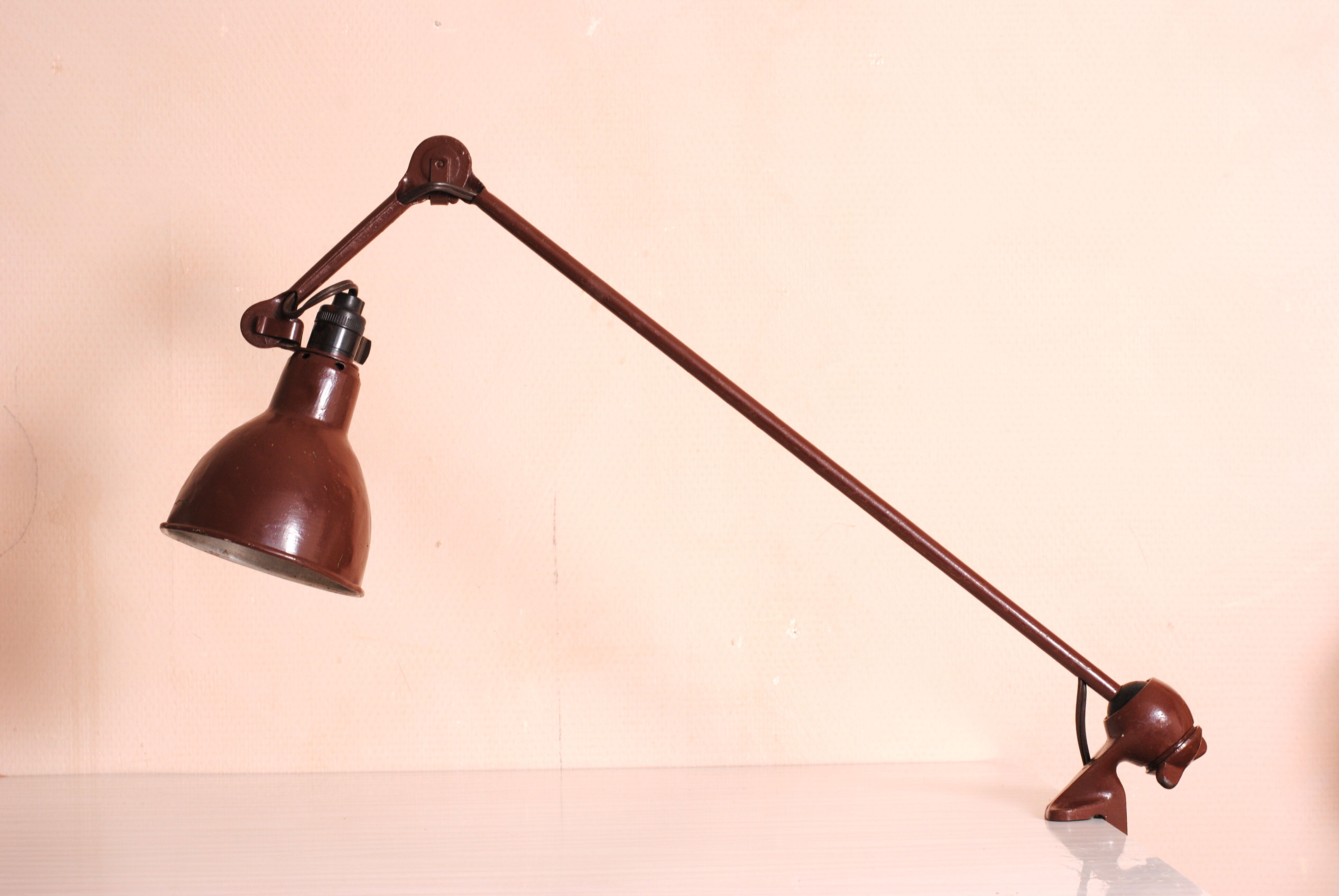 Lampe articulée à étau