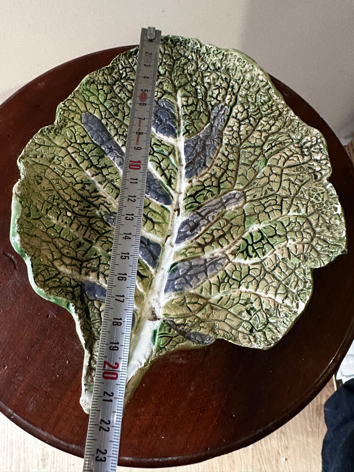 Vintage ceramic leaf-shaped vide poche, signed.