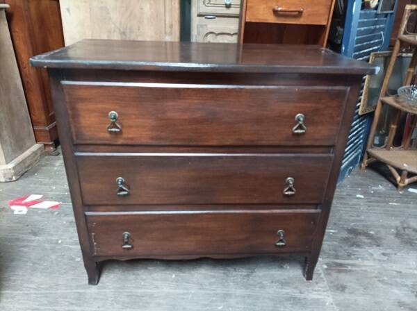 Solid wood chest of drawers with 3 patinated varnished drawers