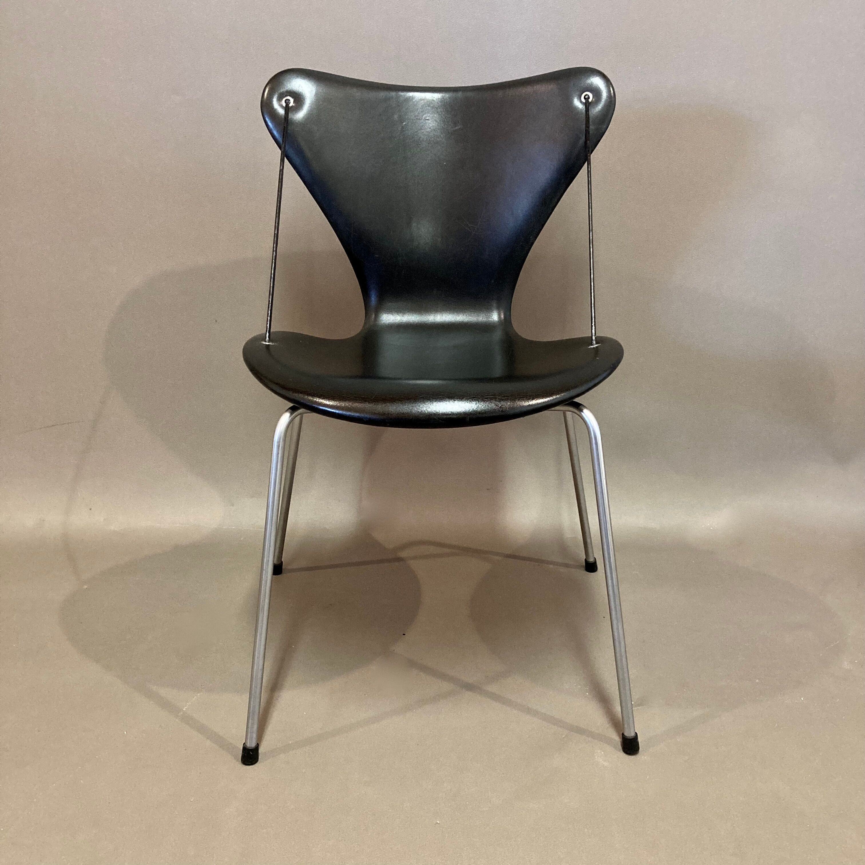 Set of 4 Arne Jacobsen chairs.