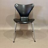 Set of 4 Arne Jacobsen chairs.