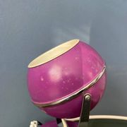 Lampe de bureau vintage violette en forme de globe oculaire de l'ère spatiale