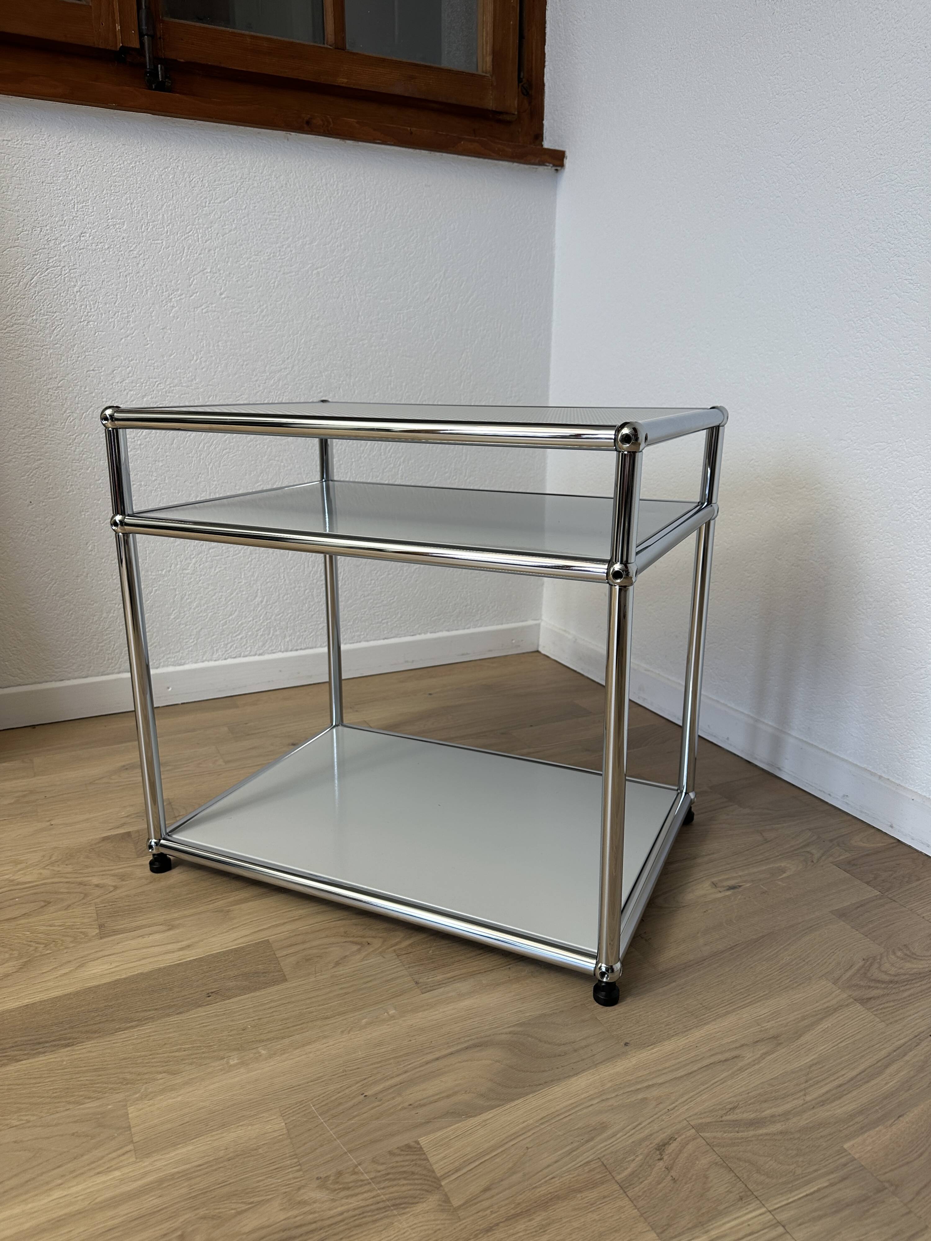 Table d’appoint USM Haller en Gris Clair