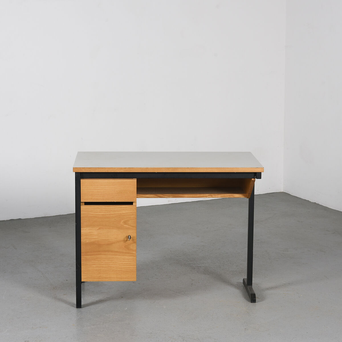 1960 office in metal and wood