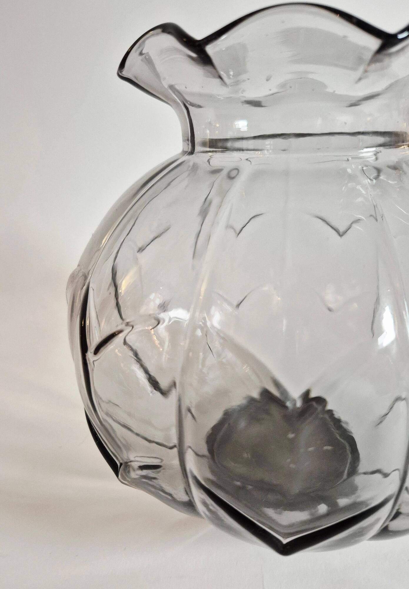 Edvin Ollers, vase model Ove, designed for Elme Glasbruk in the 1930s, Modern Sweden.