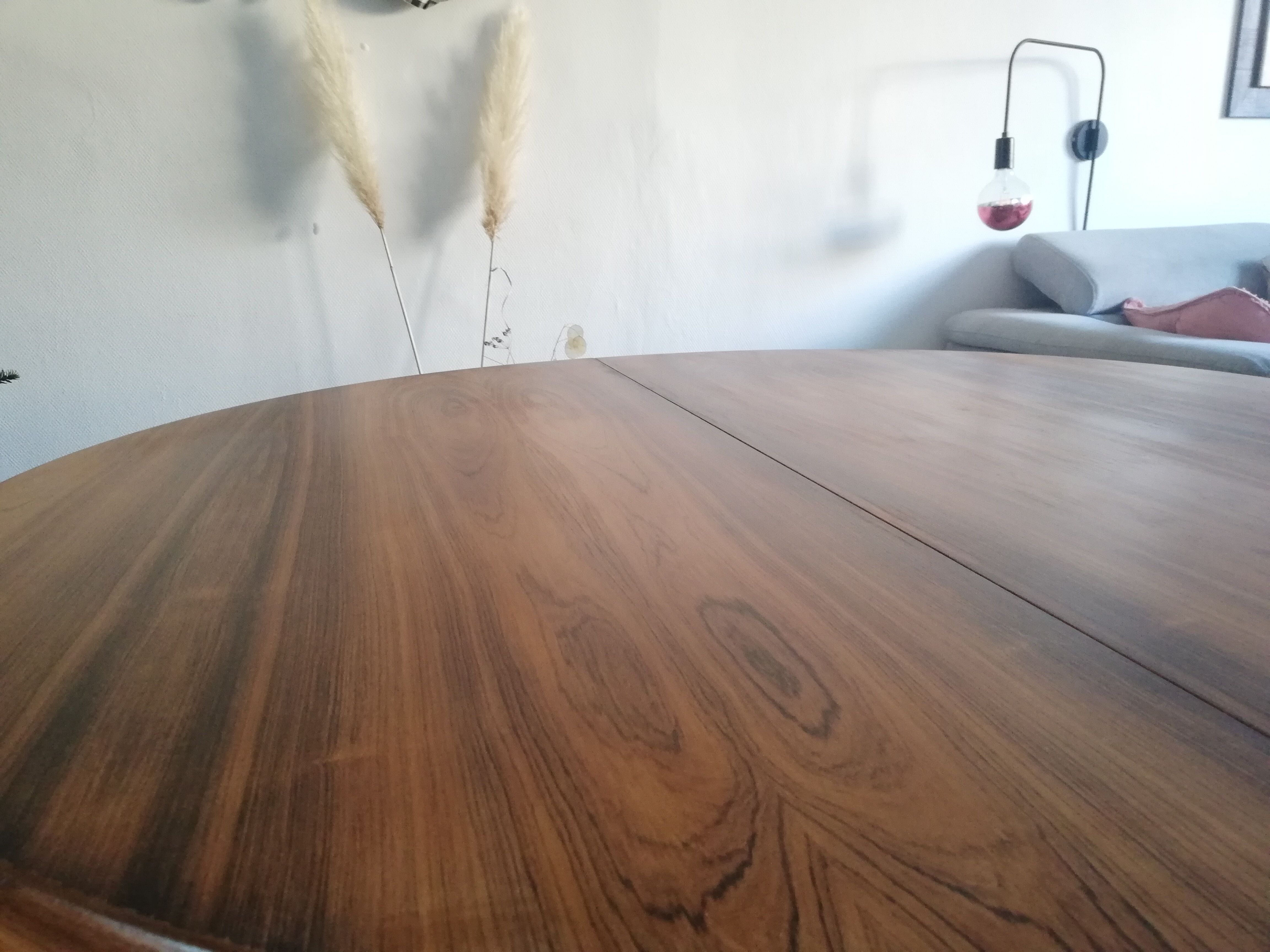 Extendable rosewood butterfly round table