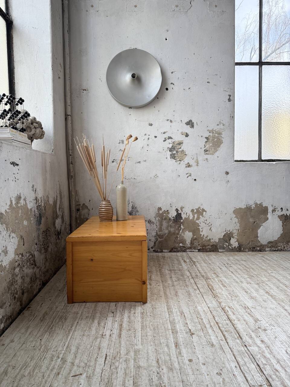 Chest or coffee table Perriand Les Arcs 1800