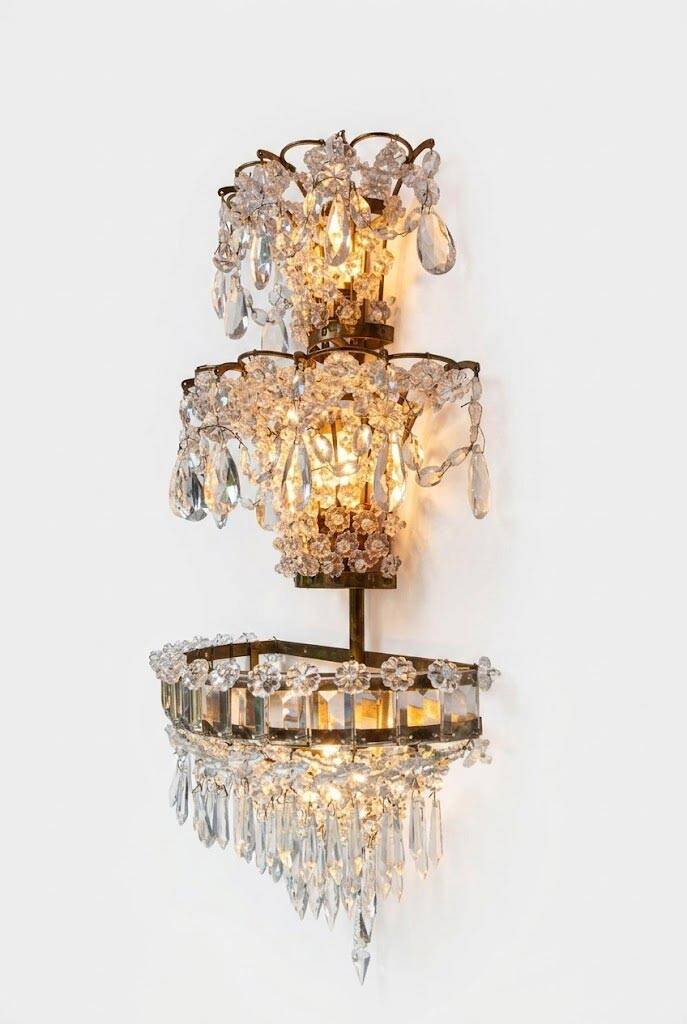 Paire de grandes appliques en laiton et cristal c. 1940s (57 cm)