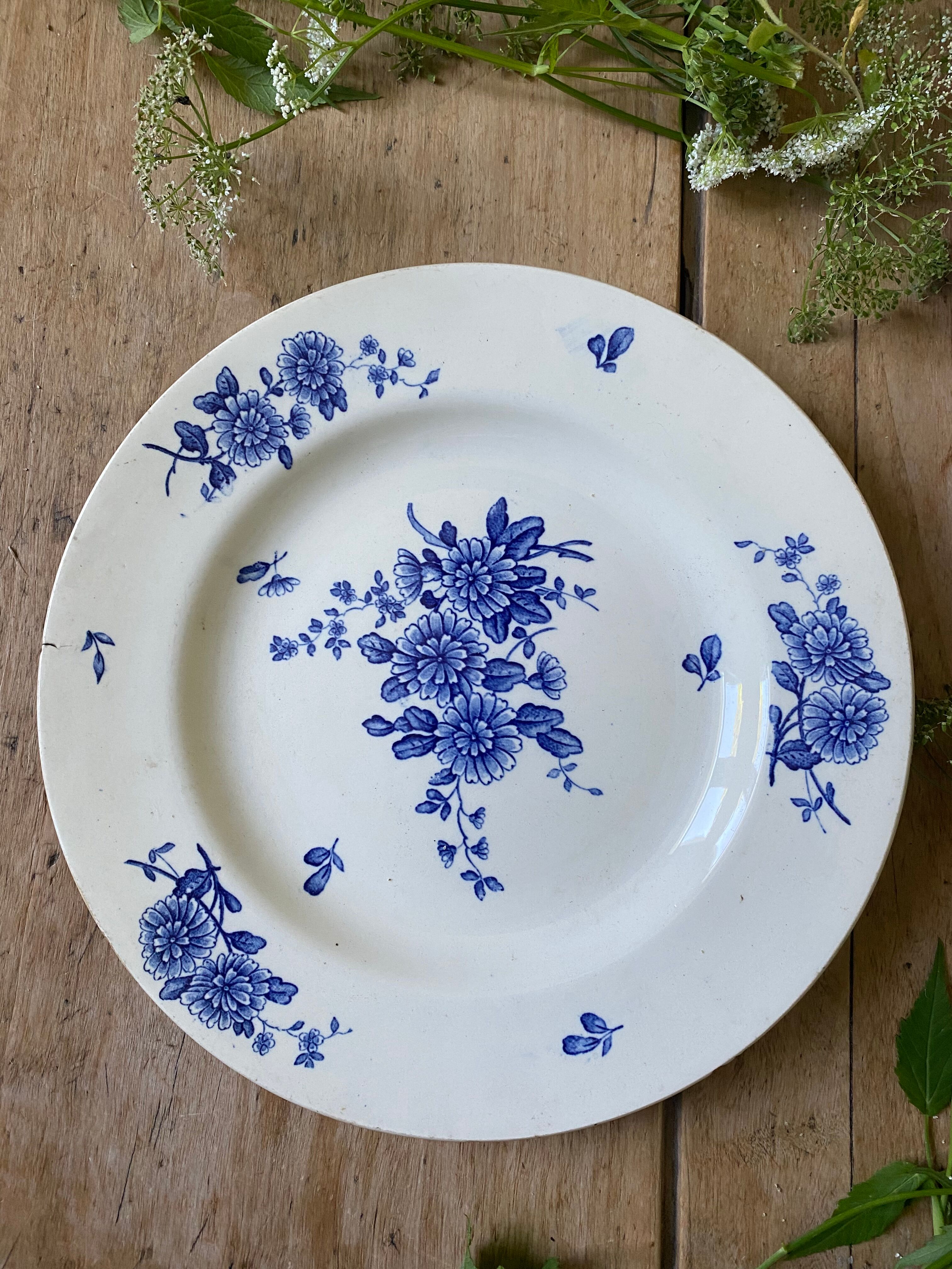 Assiette décor floral bleu KG Luneville