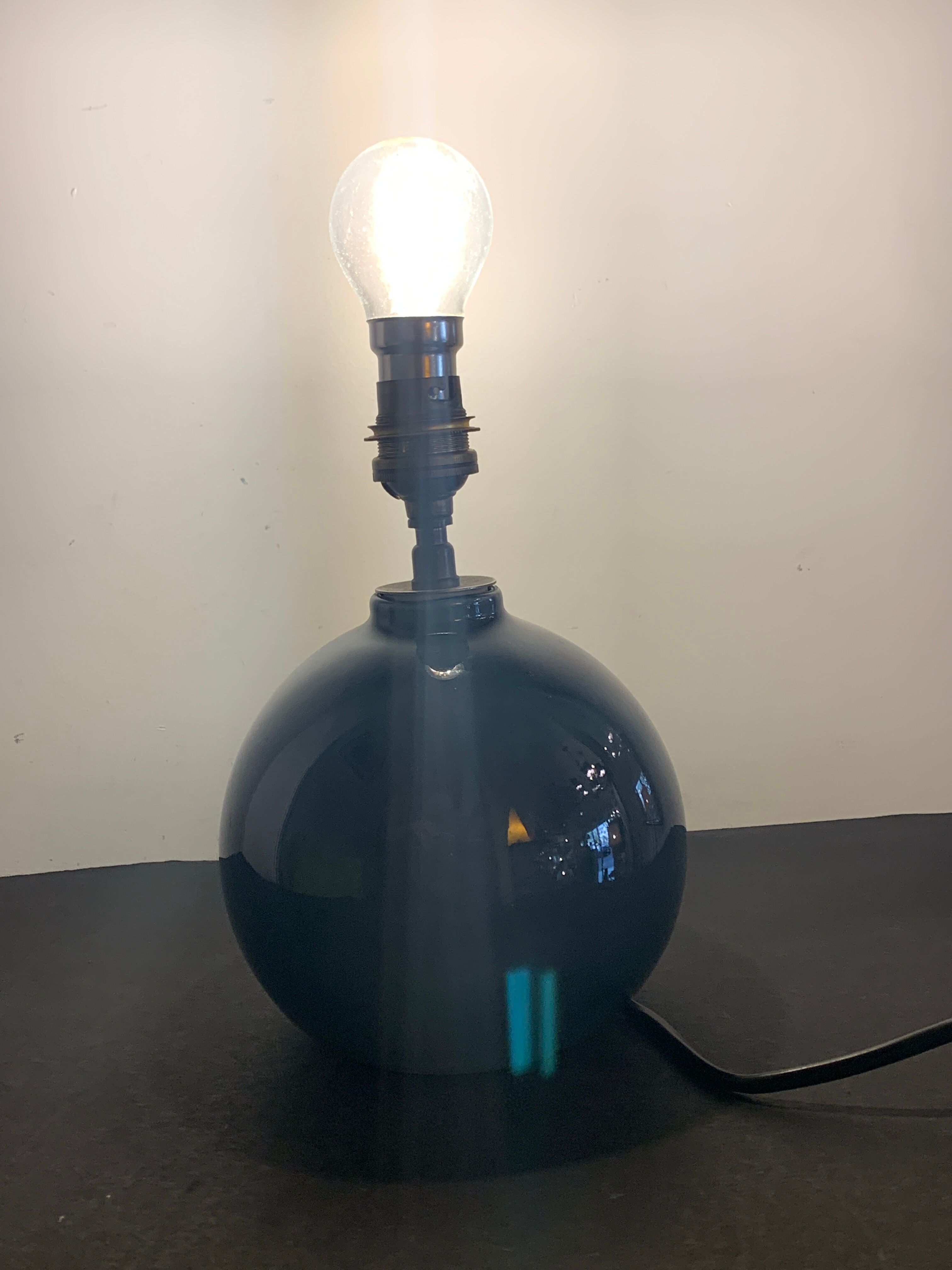 Virebent grey porcelain ball lamp foot