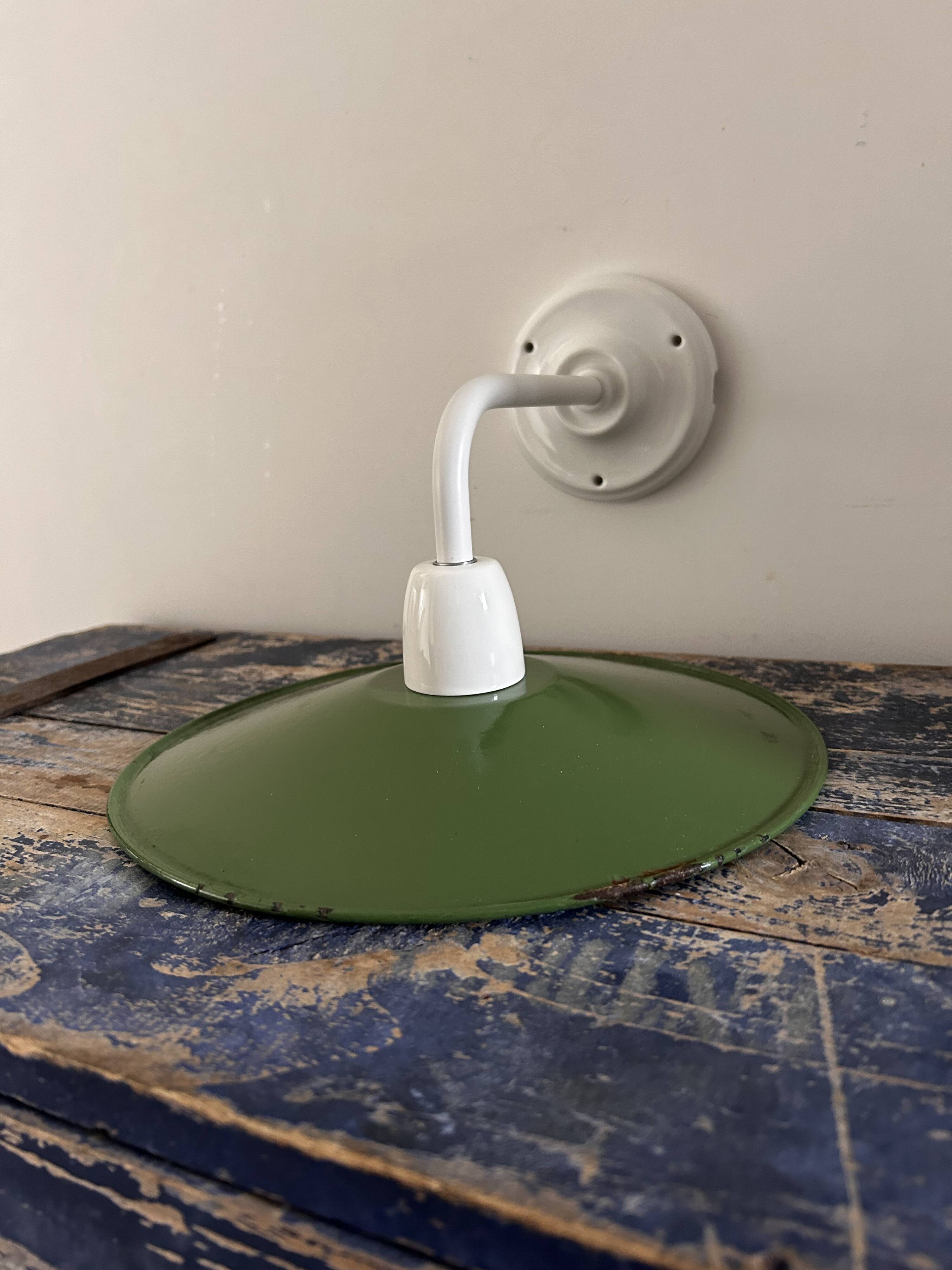 Enameled sheet metal wall light