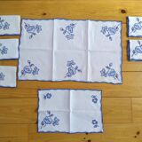 Nappe à thé et ses 6 serviettes brodées mains