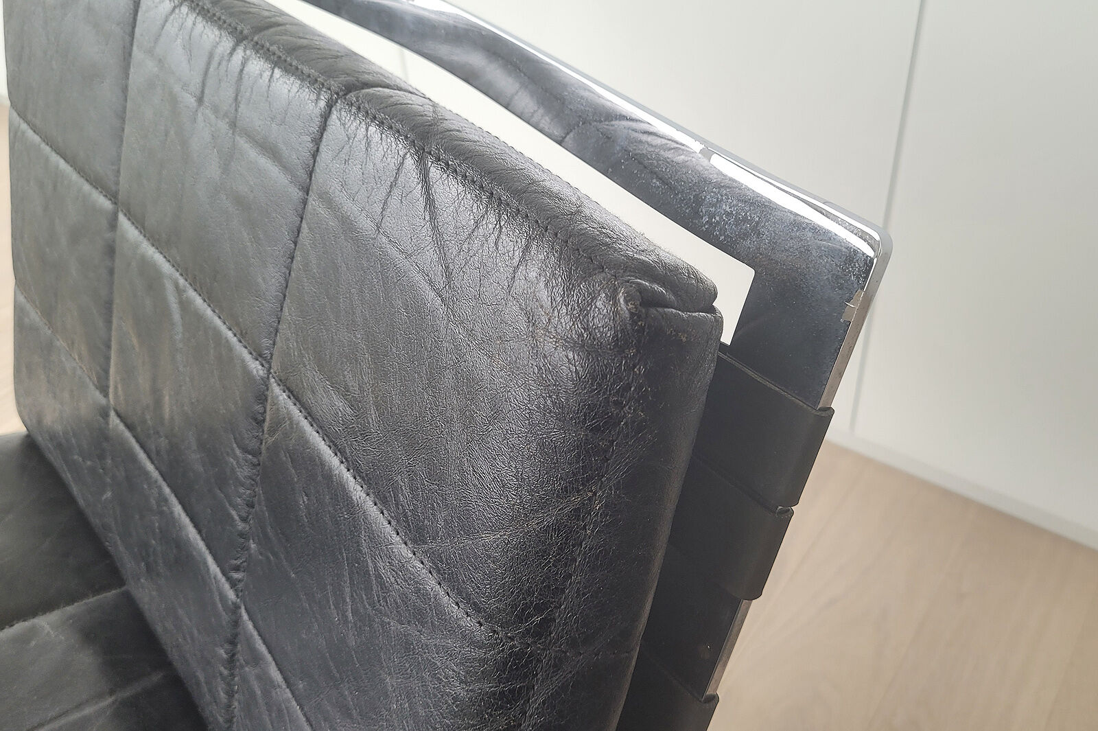 Pair of black leather loung chairs by Hans Eichenberger for Girsberger