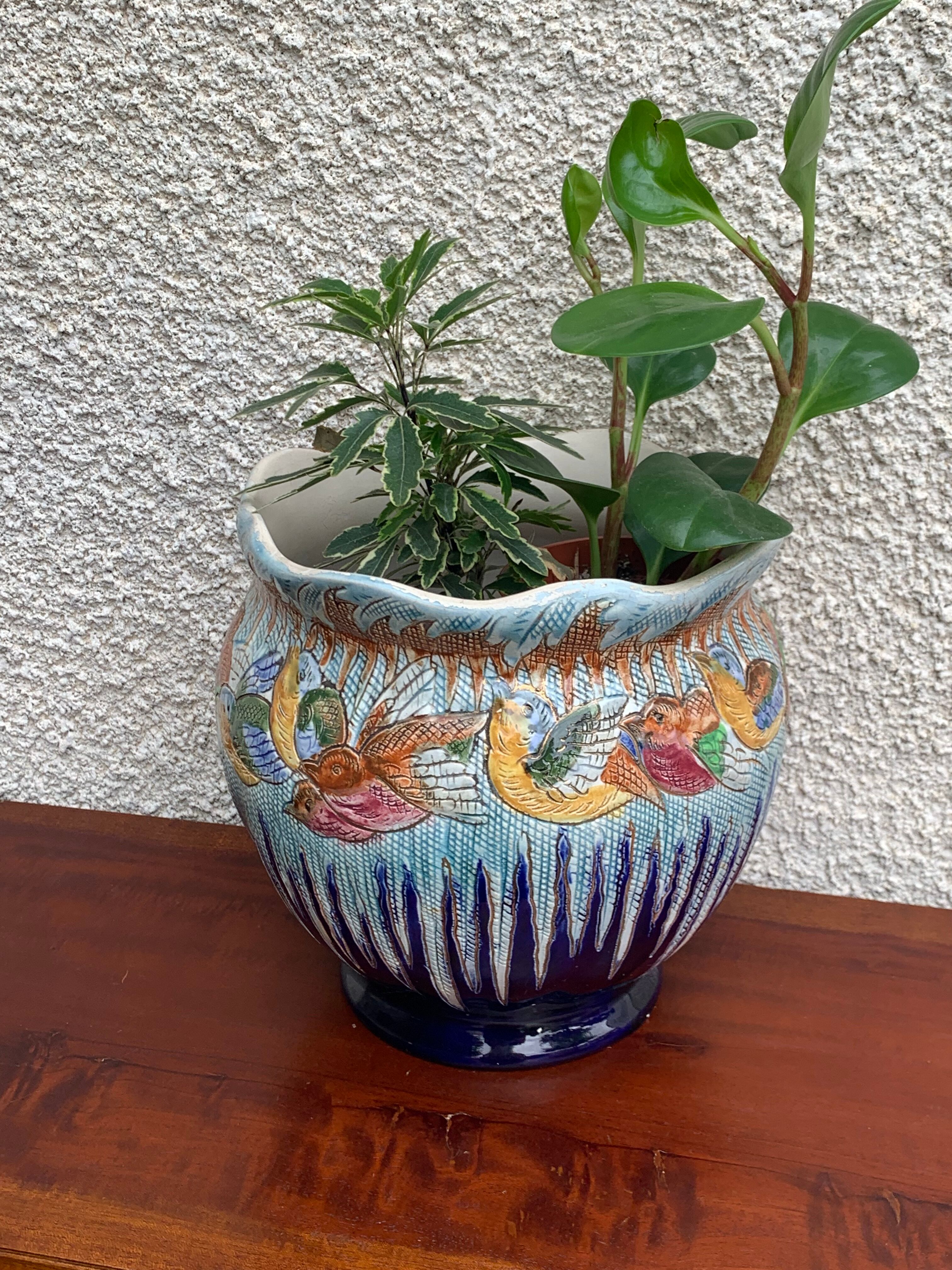 Art deco pot cache birds in old glazed ceramic