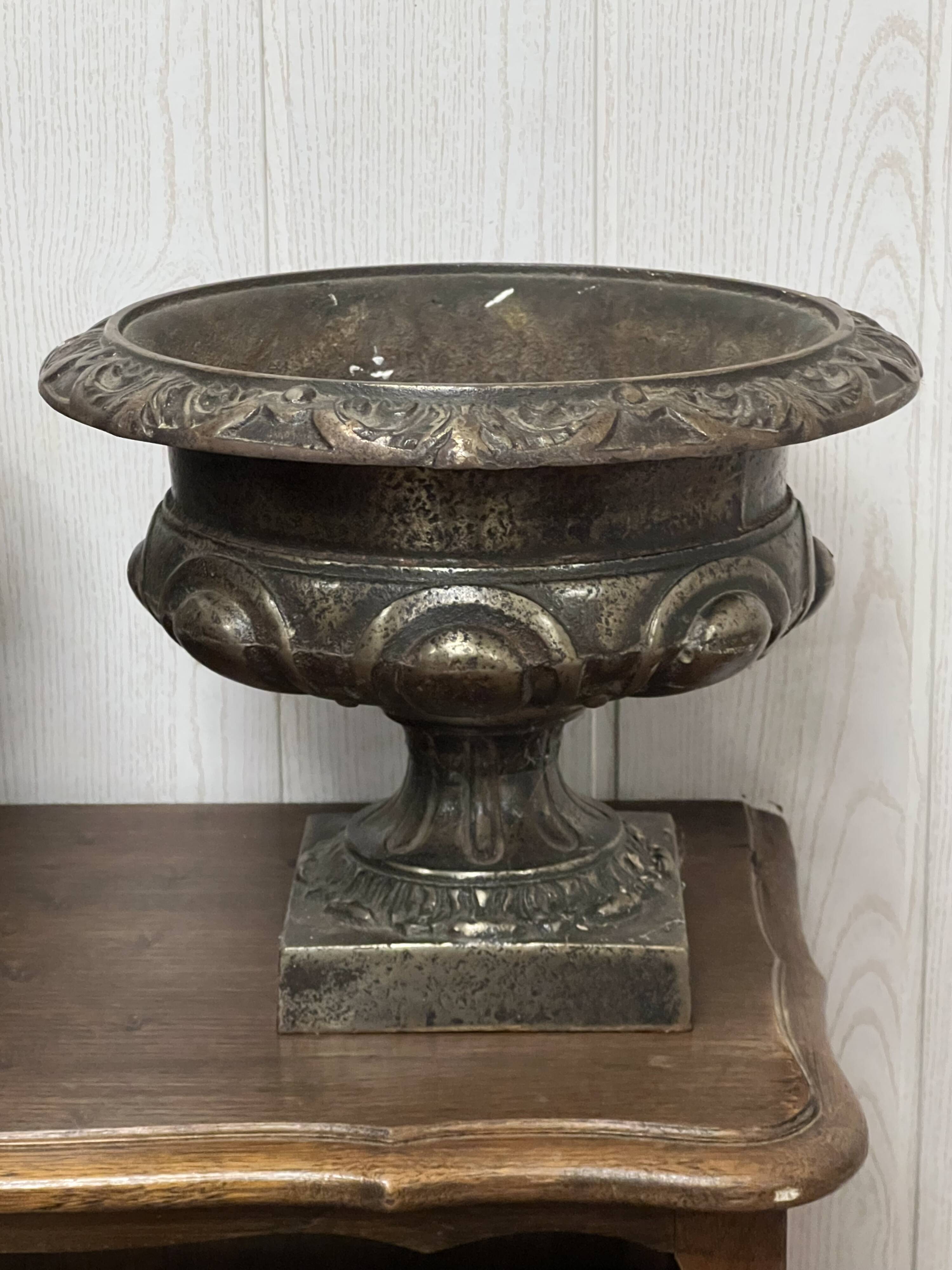 Pair of medicis vases/planters