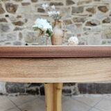 Baumann style round table