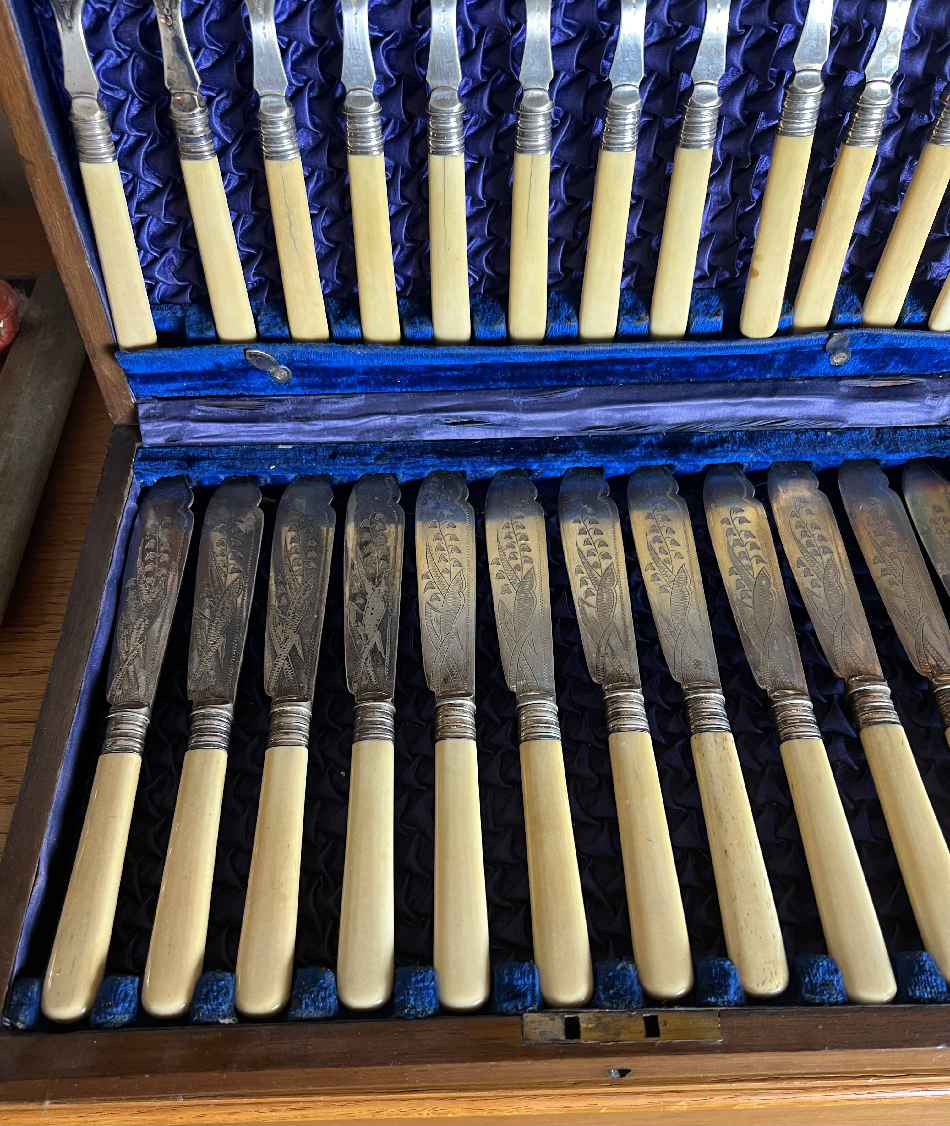 Box of 24 ivory and engraved silver metal cutlery - 19th century