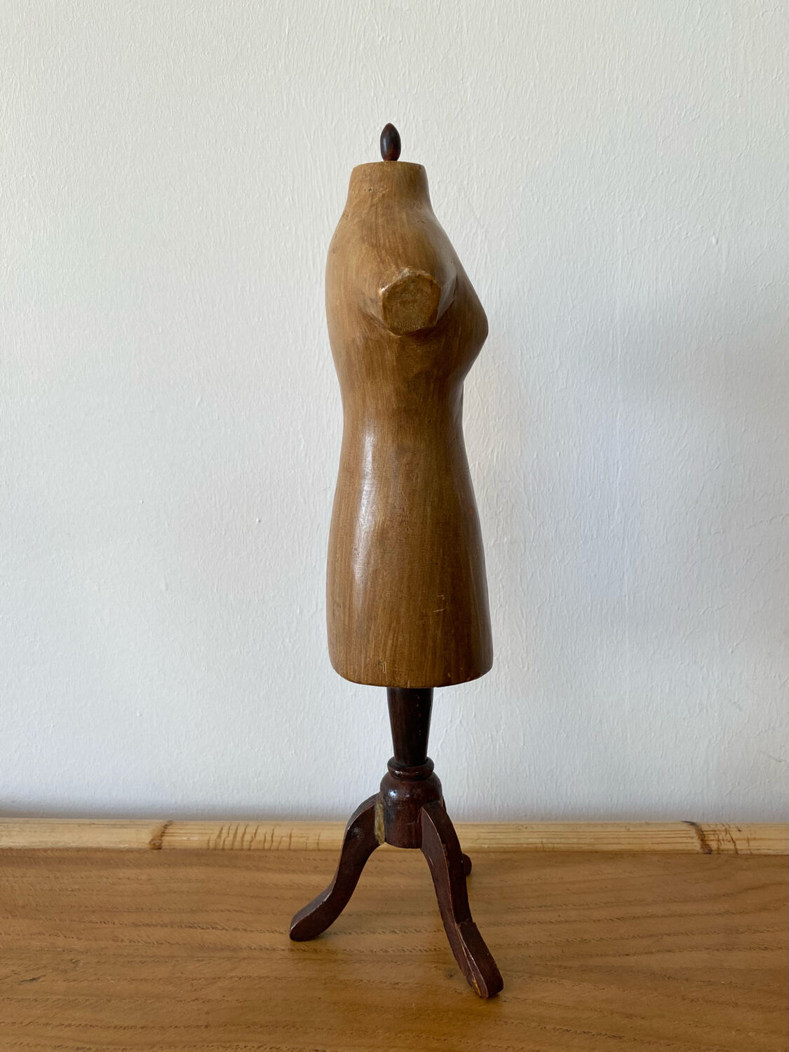 Former miniature sewing mannequin