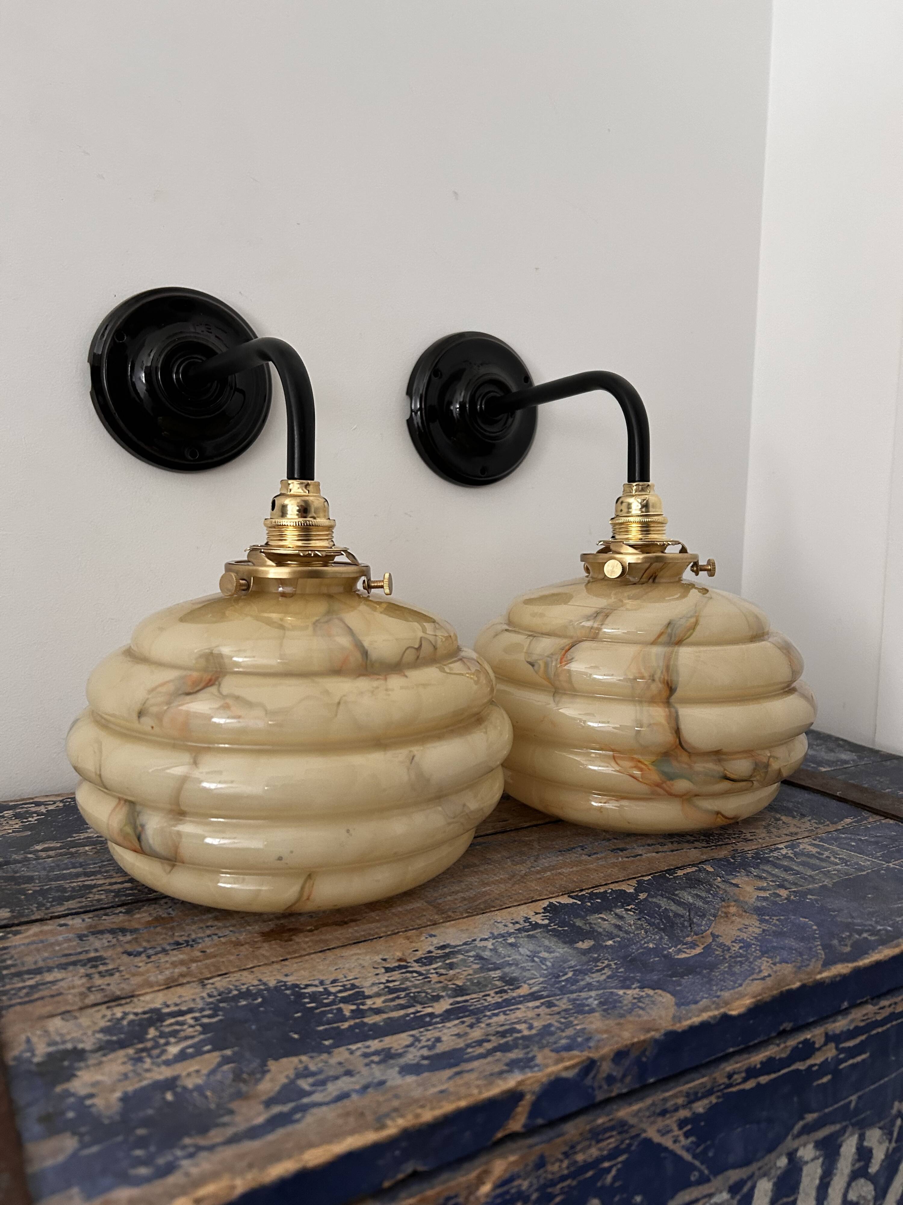 Pair of wall lights in marbled opaline