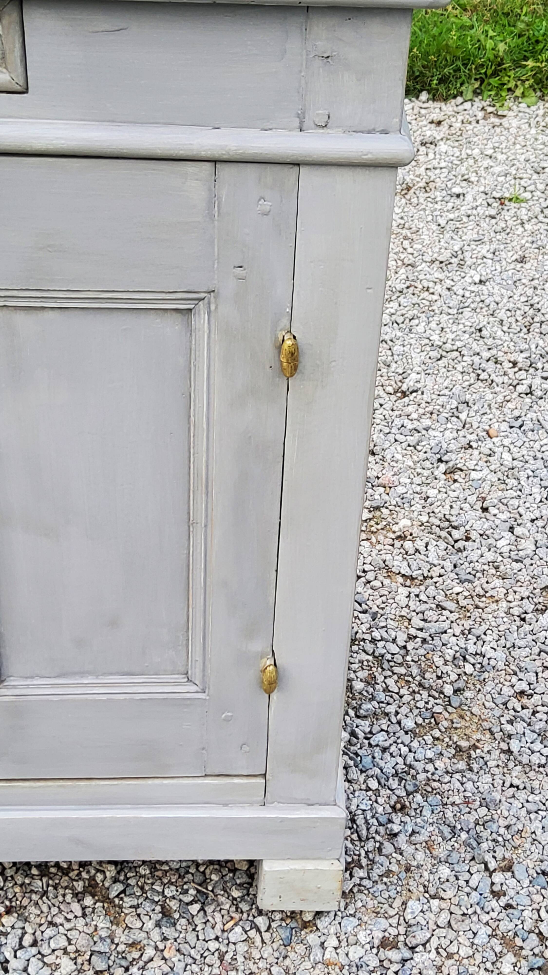 Buffet parisien début XXième siècle en bois massif patine grise