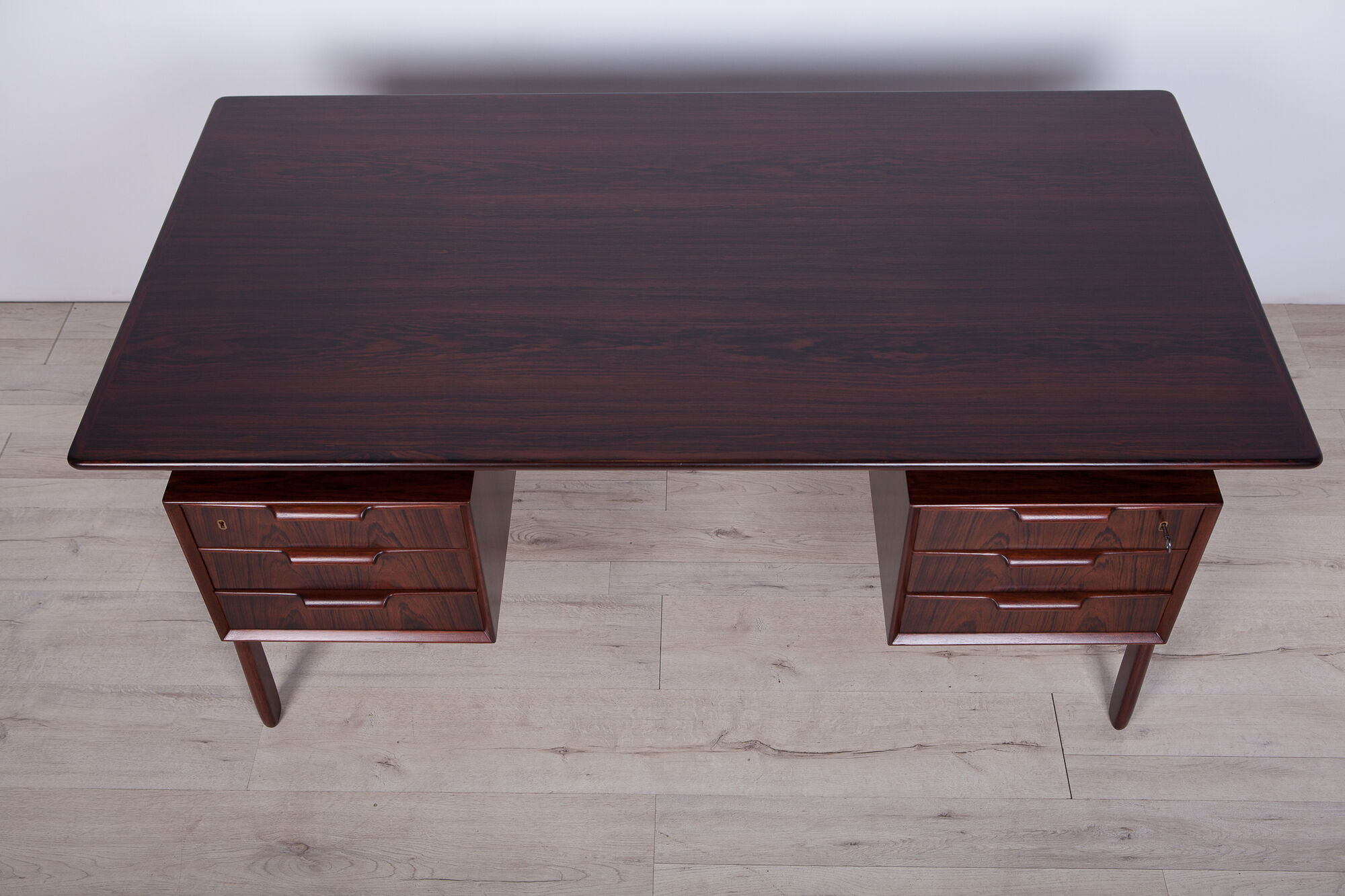 Bureau en bois model 75 Desk de Omann Jun années 1960