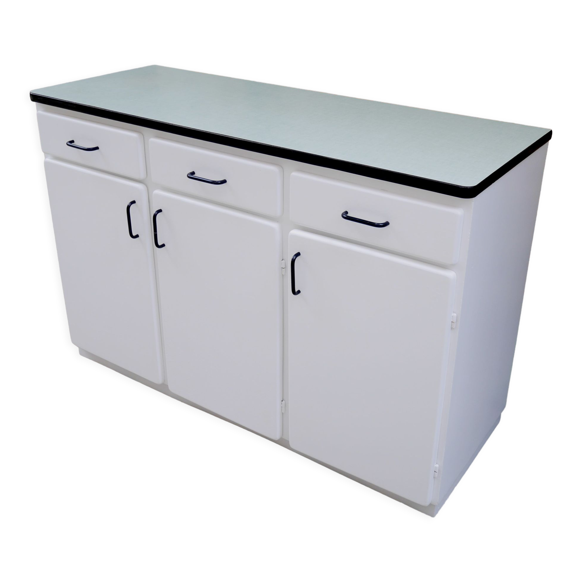 Buffet mado cuisine on formica