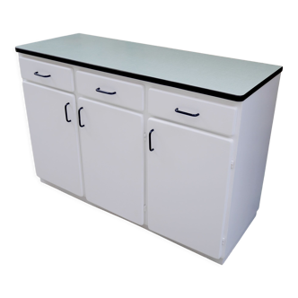 Buffet mado cuisine on formica