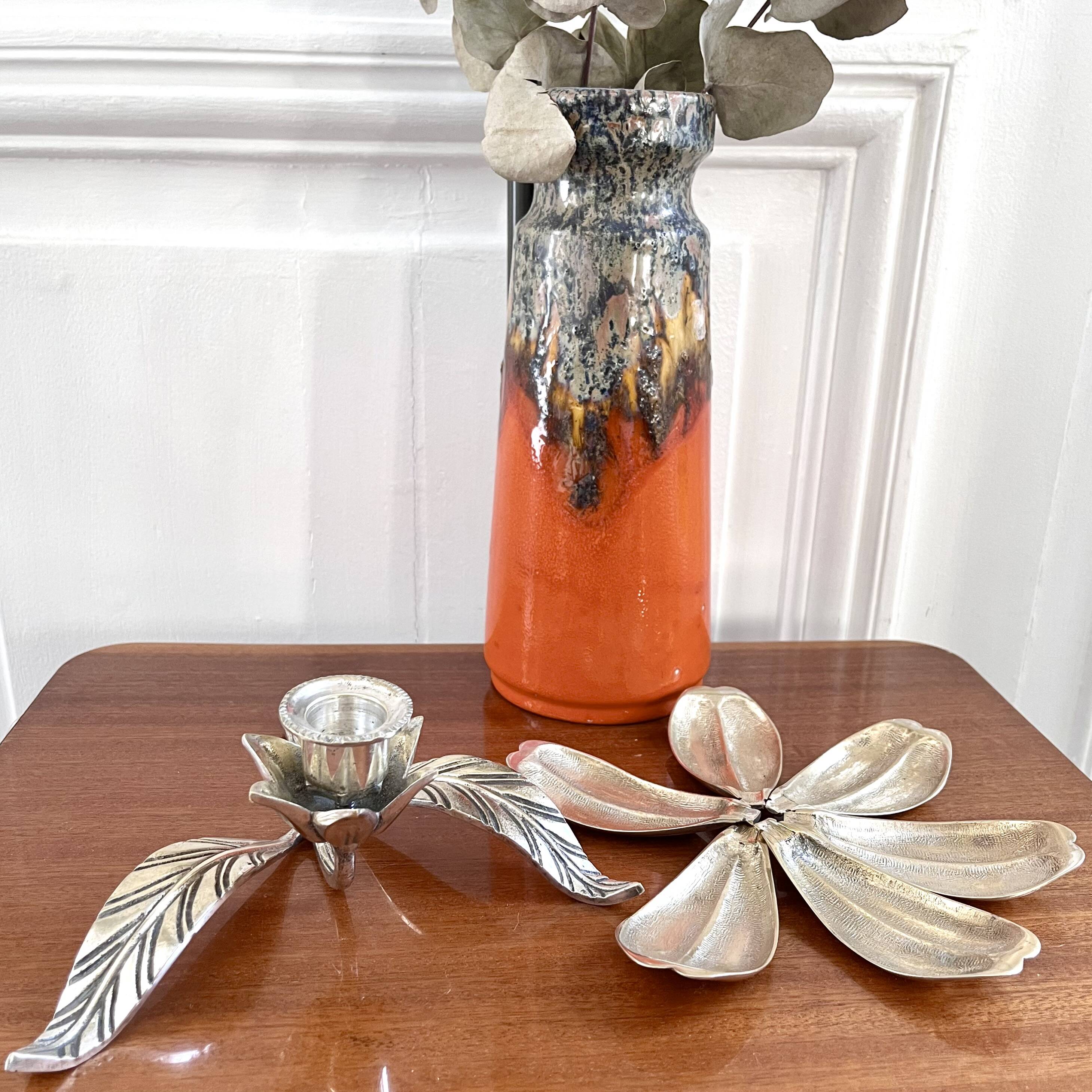 Flower candle holder with removable petals and ashtrays from the 60s/70s