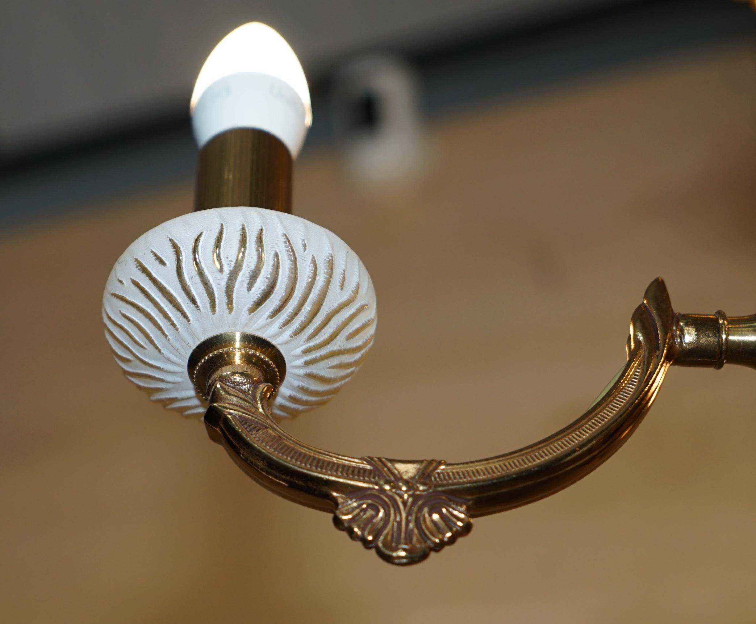 Reccagni chandelier in bronze and frosted glass.