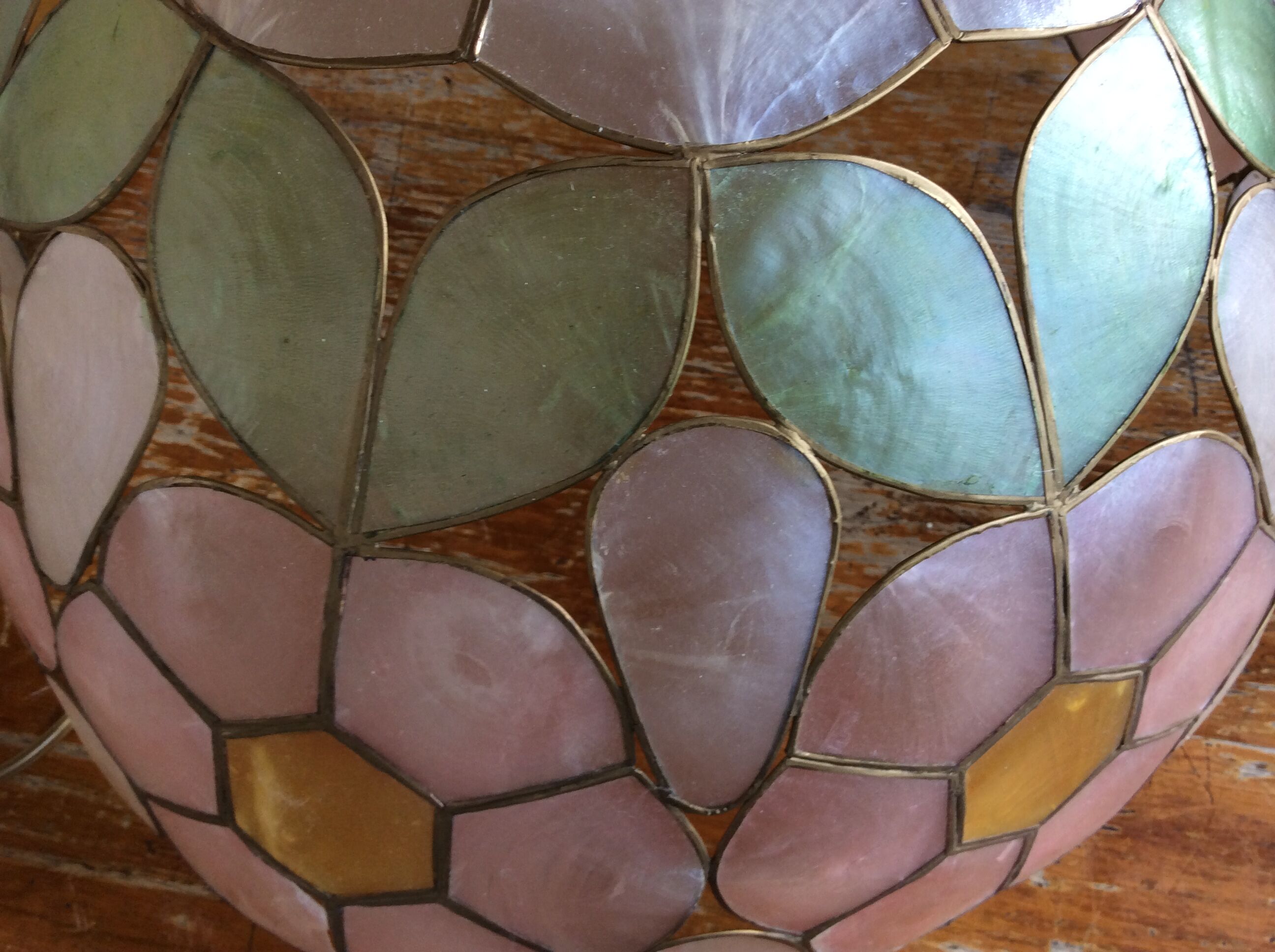 Vintage mother-of-pearl suspension