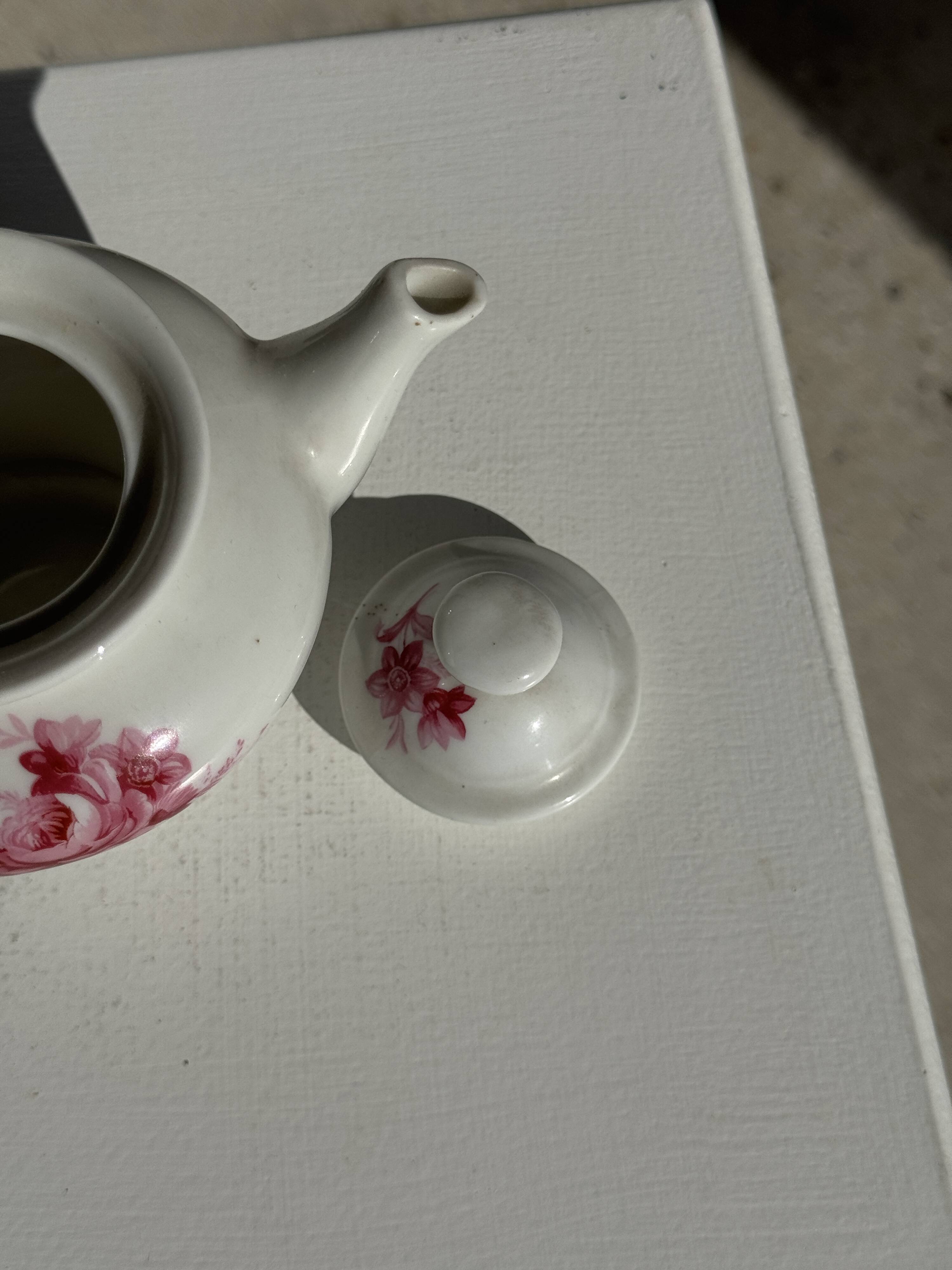Complete porcelain teapot and warmer with pink floral decoration H18