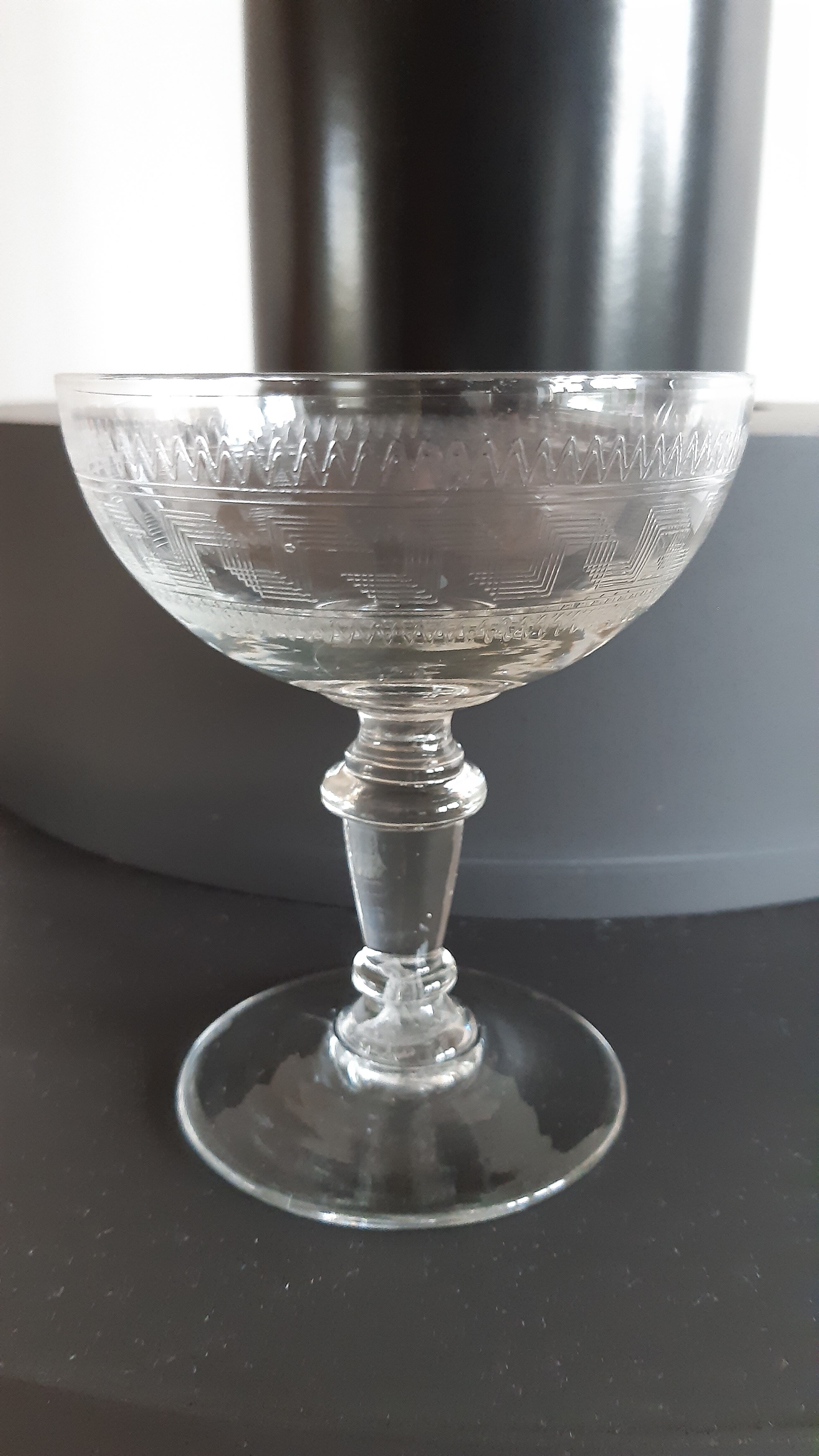 Set of 10 champagne glasses in crystal engraved late nineteenth