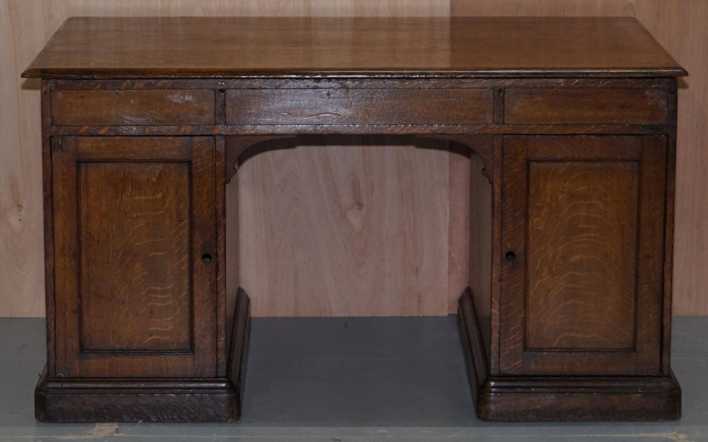 Bureau partenaire double face à deux caissons Gillows Lancaster chêne moucheté