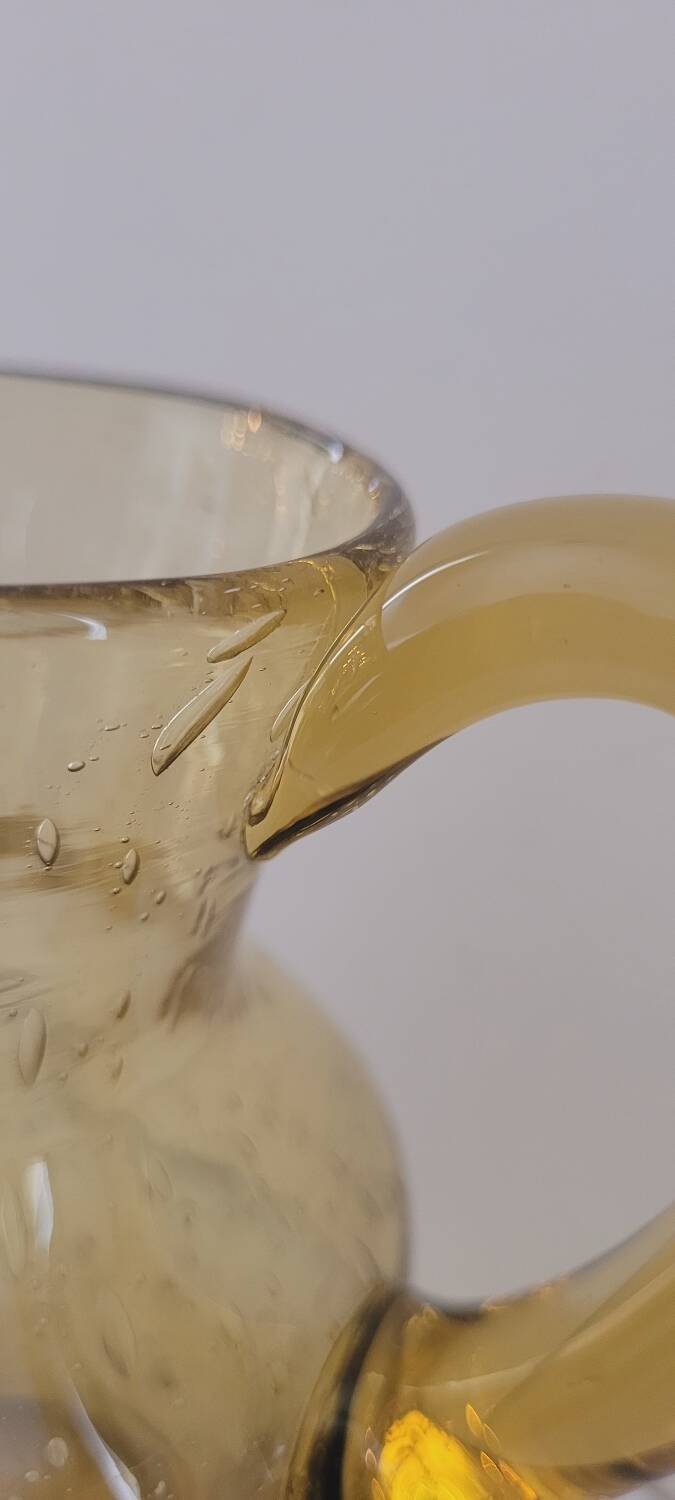 Pichet en verre bullé soufflé