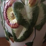 Vase en barbotine motifs floraux numeroté