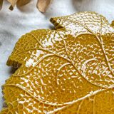 Plat vintage en faïence ocre Aegitna Vallauris 1950-1960
