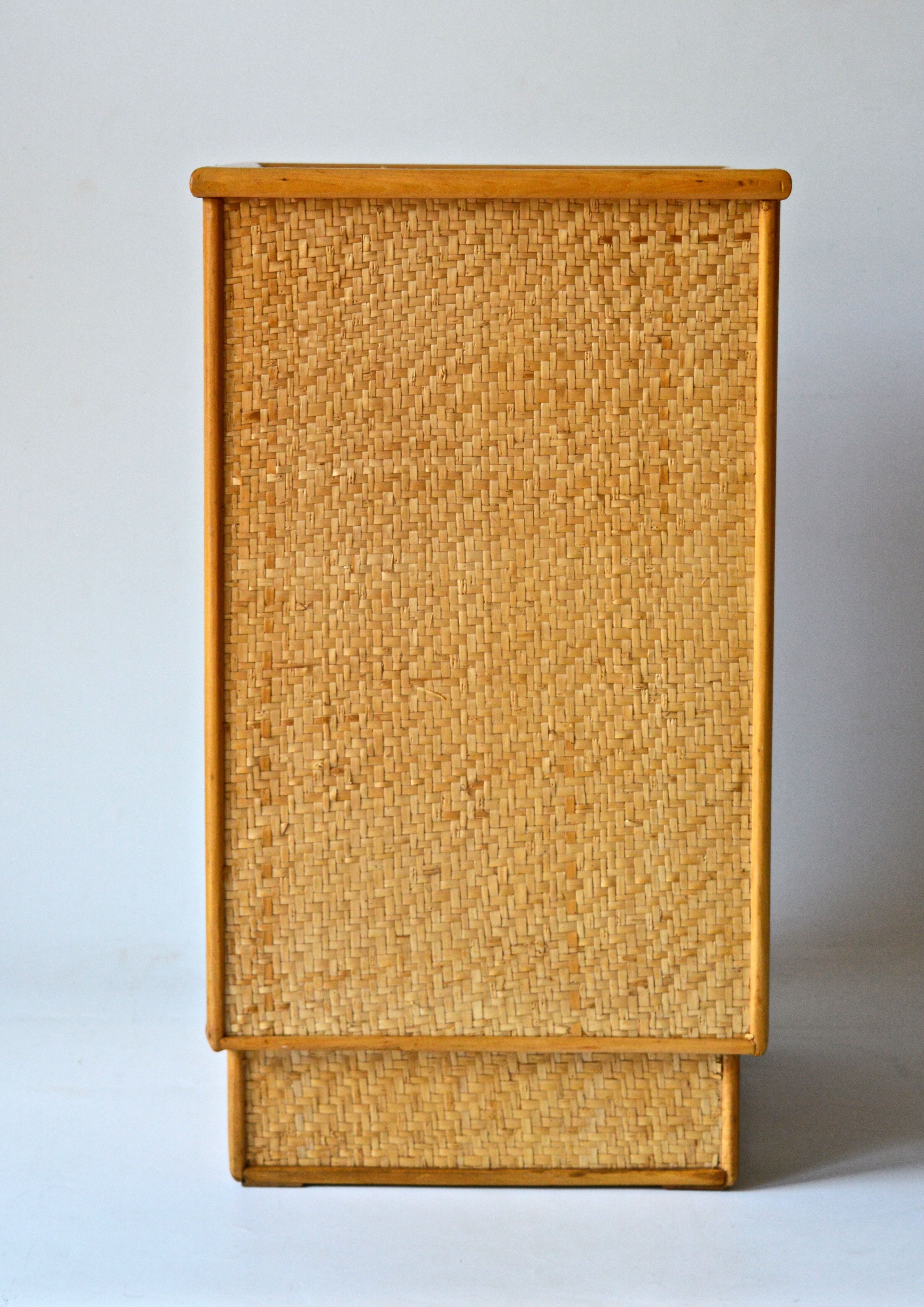 Wicker chest of drawers
