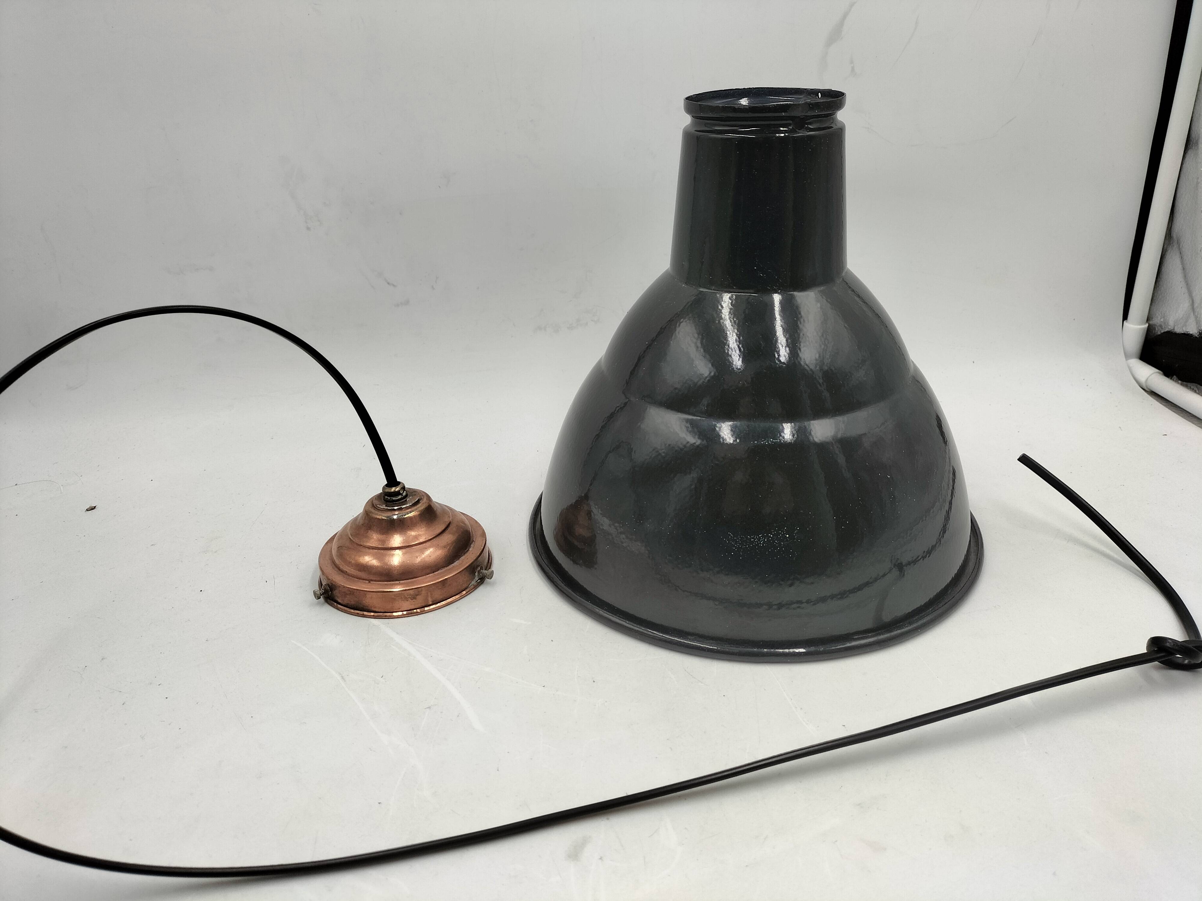 Industrial pendant light