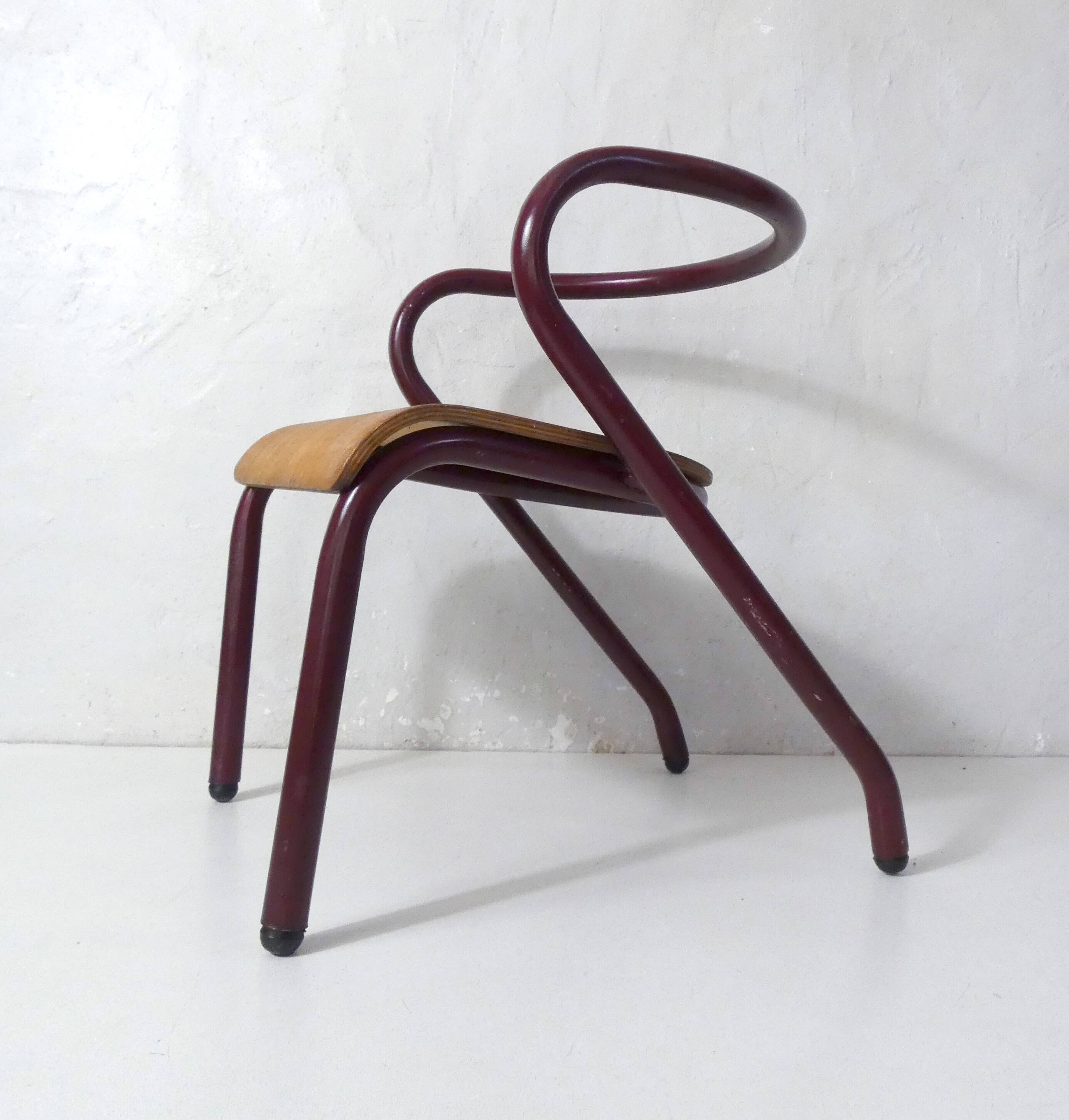 Vintage design children's chair in tubular metal and curved wood