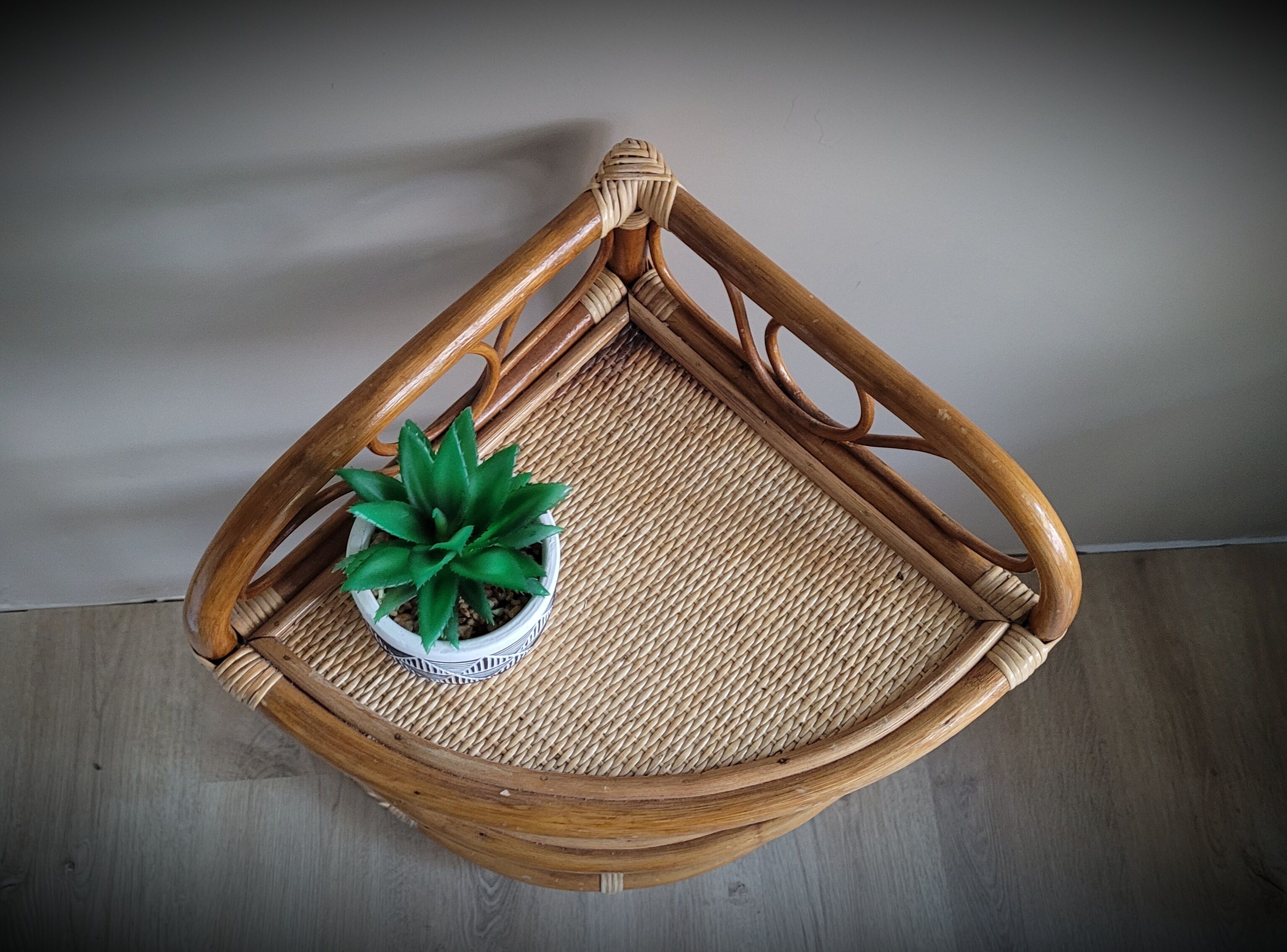 Rattan table neck